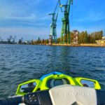 Read more about the article Szukasz niezapomnianej przygody na wodzie z zachwycającymi dech w piersiach widokiem na Żurawie Gdańskie? 🌊